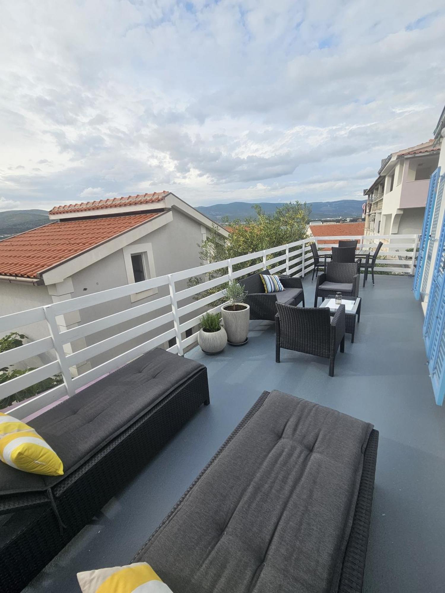 Apartment Tina Трогир Екстериор снимка